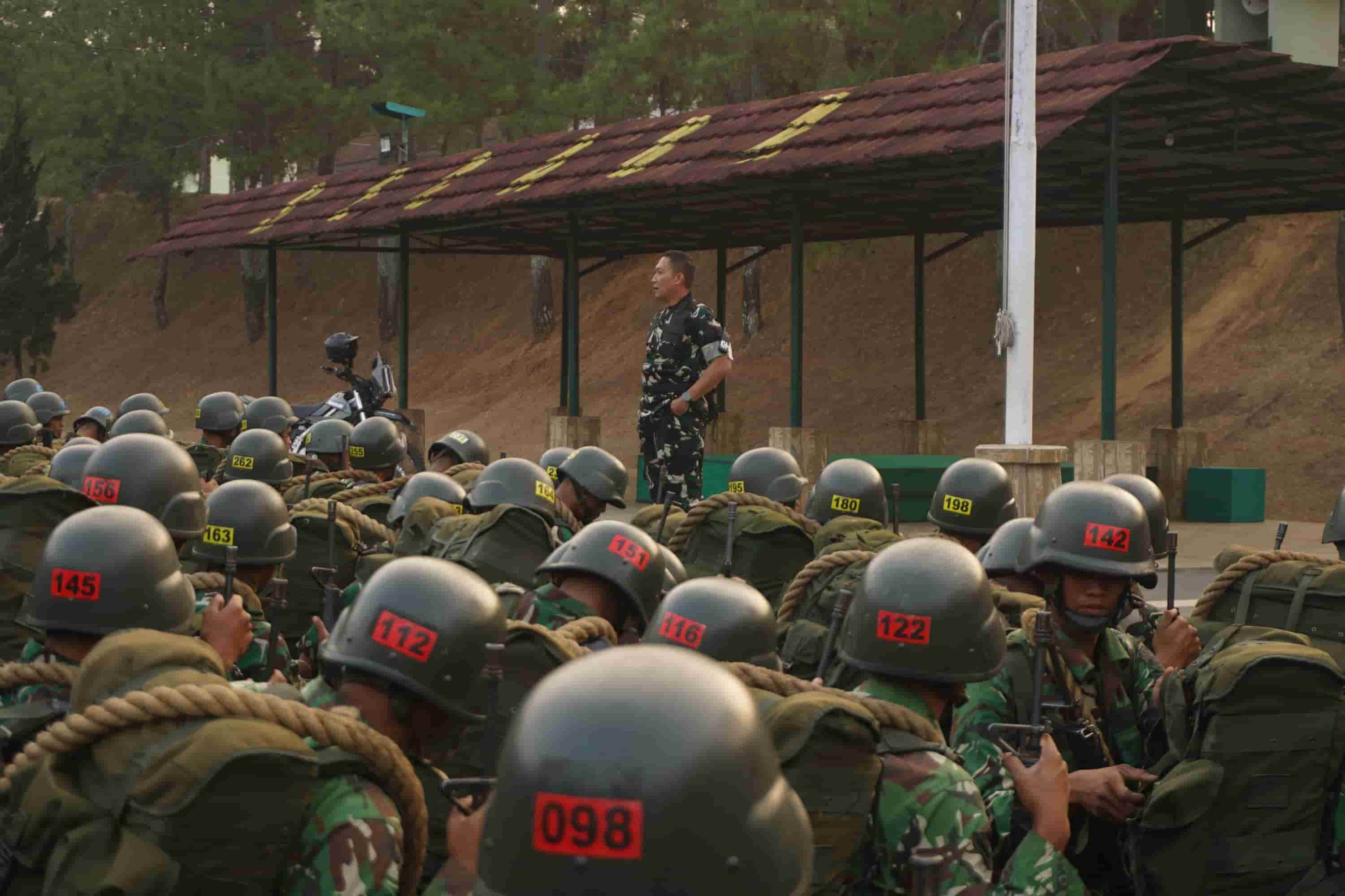 476 SISWA DIKMABAIF ABIT DIKMABA TNI GEL. II TA 2026 MELAKSANAKAN HANMARS